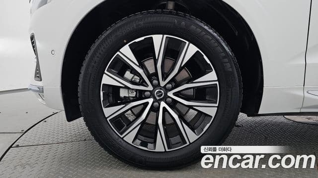 Volvo XC60 2024 — ფოტო 5/20
