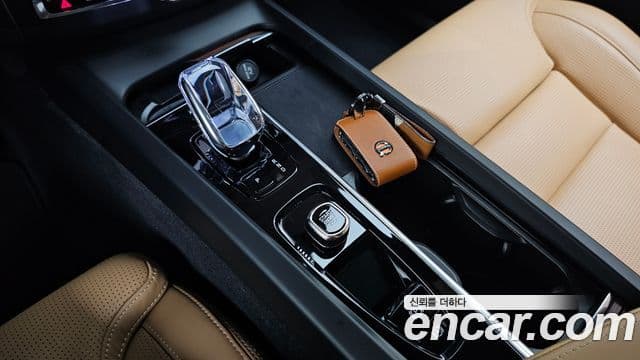 Volvo XC60 2024 — ფოტო 9/20