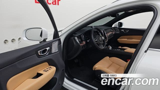 Volvo XC60 2024 — ფოტო 10/20
