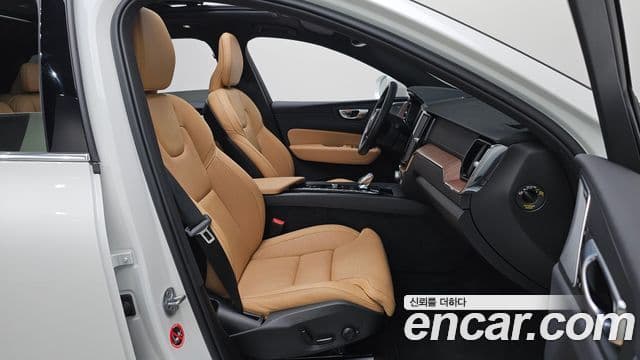 Volvo XC60 2024 — ფოტო 11/20