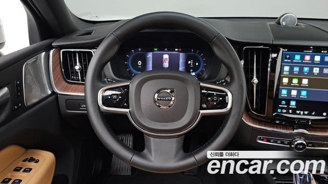Volvo XC60 2024 — ფოტო 13/20