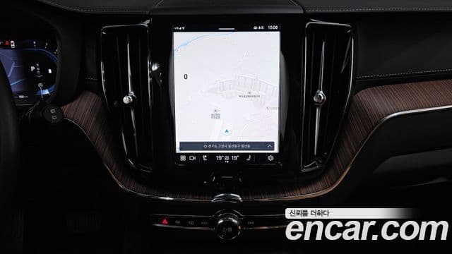 Volvo XC60 2024 — ფოტო 14/20