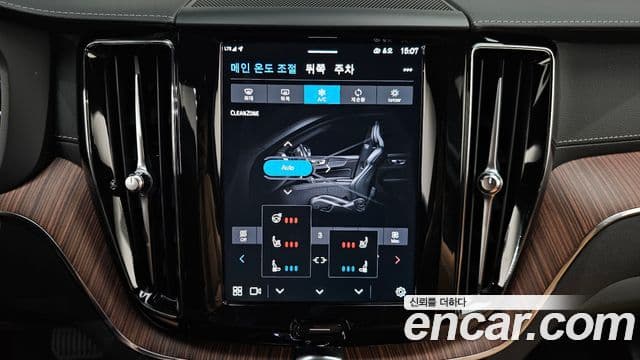 Volvo XC60 2024 — ფოტო 17/20