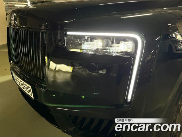 Rolls-Royce Cullinan 2019 — ფოტო 13/19