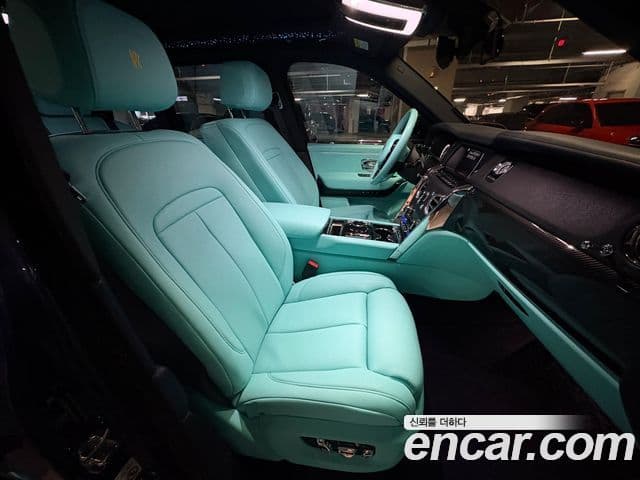 Rolls-Royce Cullinan 2019 — ფოტო 15/19