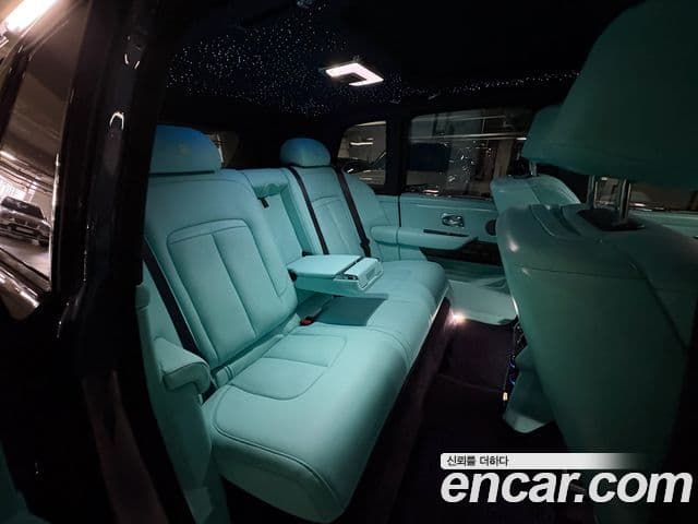 Rolls-Royce Cullinan 2019 — ფოტო 17/19