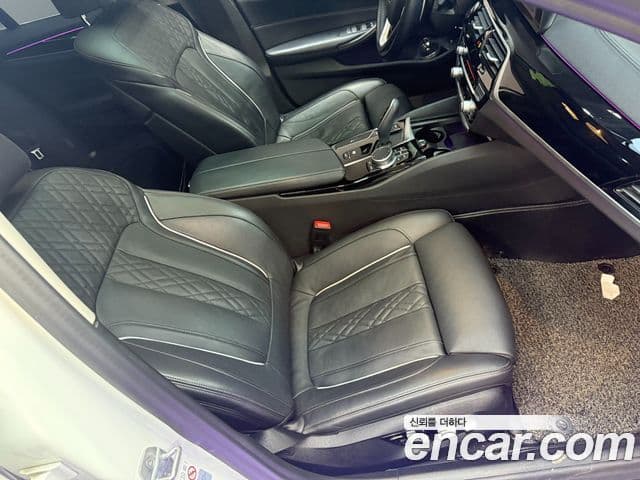 BMW 5 Series 2019 — Şəkil 18/20