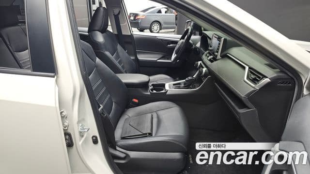 Toyota RAV4 2019 — Şəkil 10/20