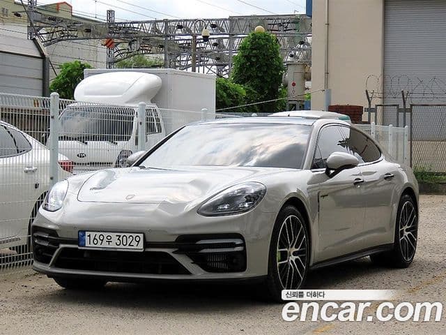 Porsche Panamera 2023 — ფოტო 10/20
