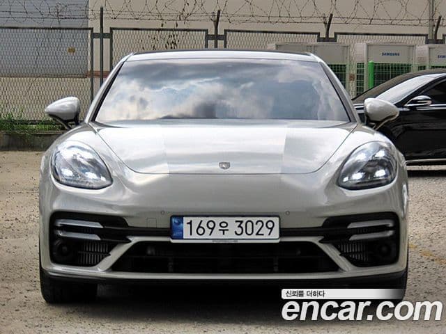 Porsche Panamera 2023 — ფოტო 1/20