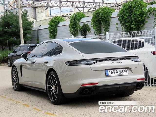 Porsche Panamera 2023 — ფოტო 2/20