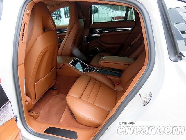 Porsche Panamera 2023 — ფოტო 5/20