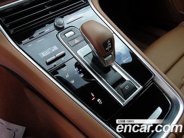 Porsche Panamera 2023 — ფოტო 11/20