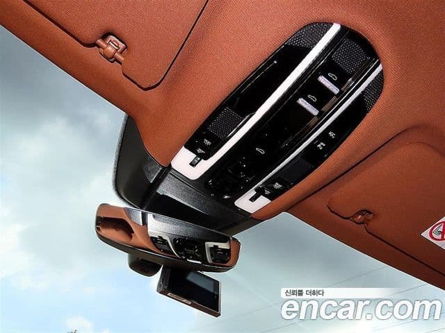 Porsche Panamera 2023 — ფოტო 14/20