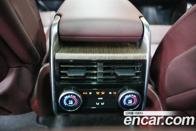 Land Rover Range Rover 2024 — фото 16 из 20