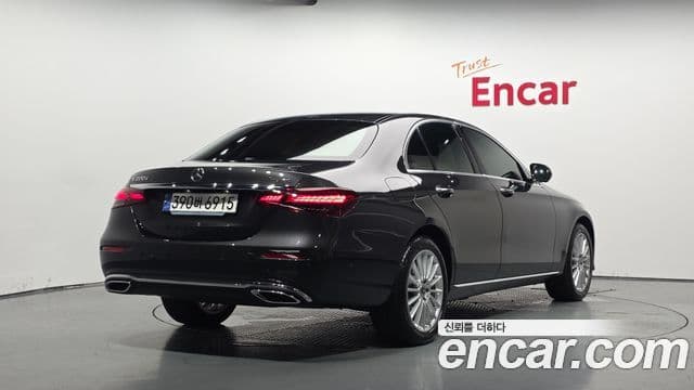 Mercedes-Benz E-Class 2023 — ფოტო 2/20