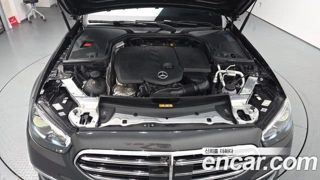 Mercedes-Benz E-Class 2023 — ფოტო 6/20