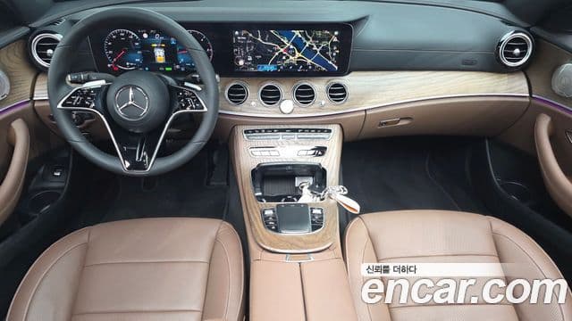 Mercedes-Benz E-Class 2023 — ფოტო 7/20