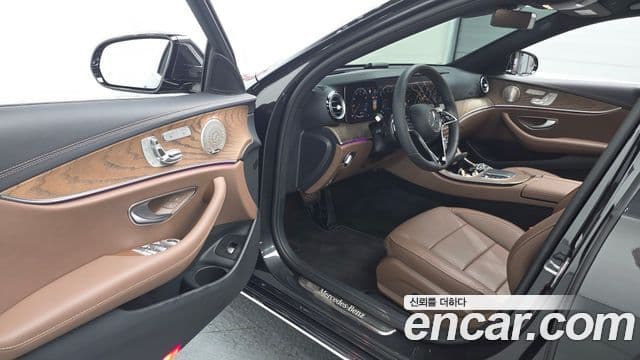 Mercedes-Benz E-Class 2023 — фото 10 из 20