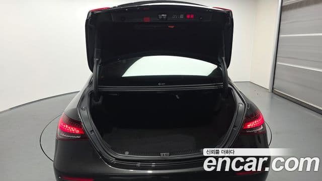 Mercedes-Benz E-Class 2023 — ფოტო 20/20