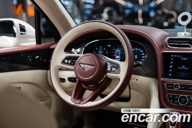 Bentley Bentayga 2025 — Şəkil 6/9