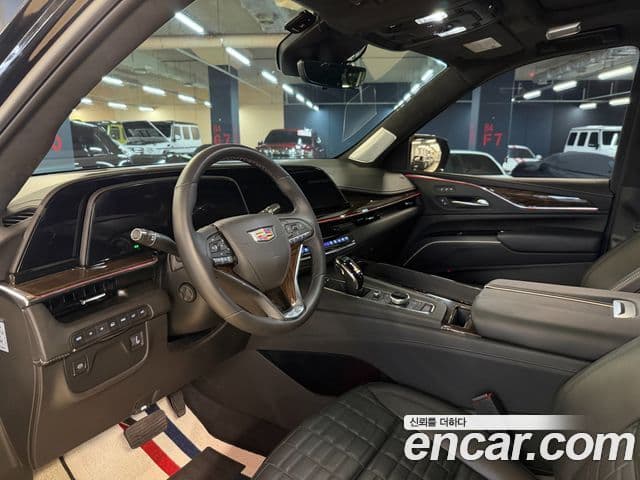 Cadillac Escalade 2023 — фото 12 из 20