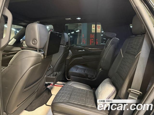 Cadillac Escalade 2023 — фото 15 из 20