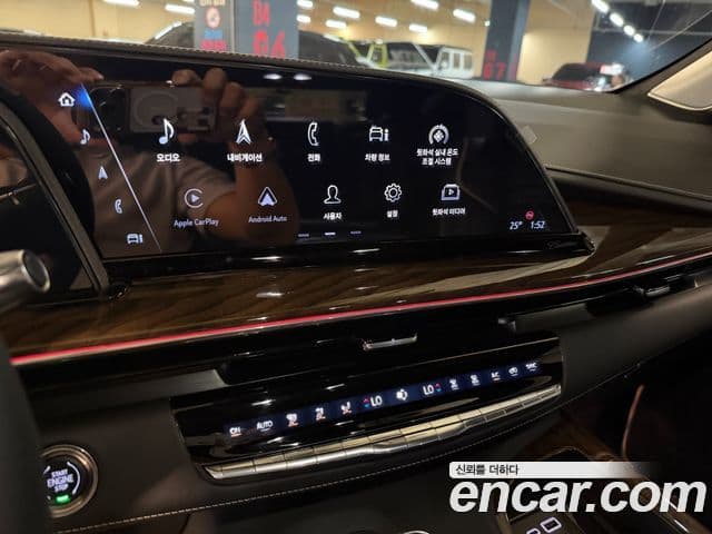Cadillac Escalade 2023 — фото 16 из 20