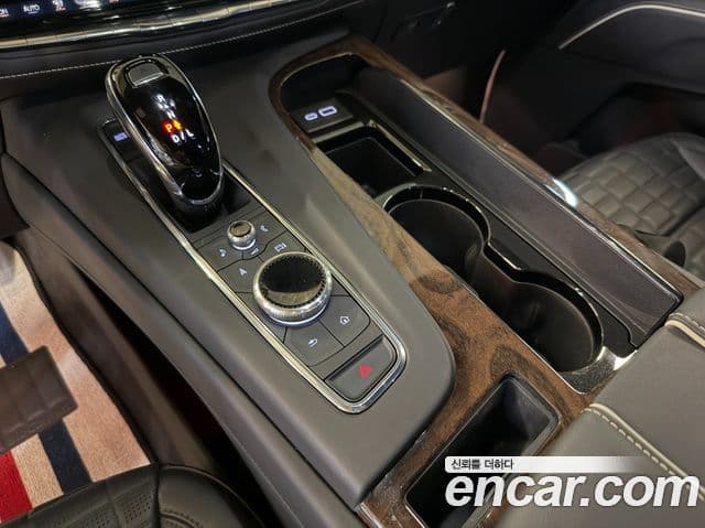 Cadillac Escalade 2023 — фото 17 из 20