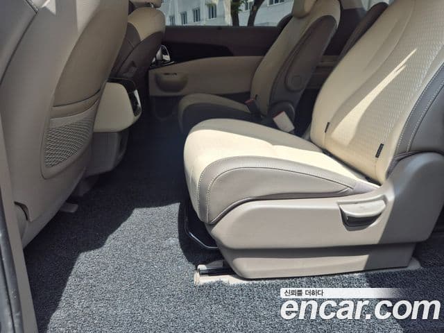 Kia Carnival 2024 — Şəkil 17/20