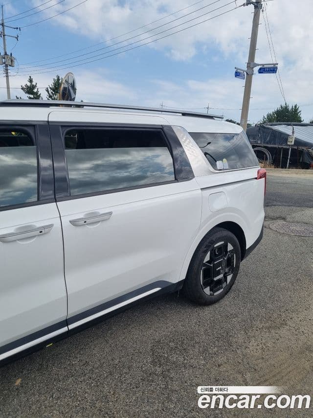 Kia Carnival 2024 — Şəkil 3/20
