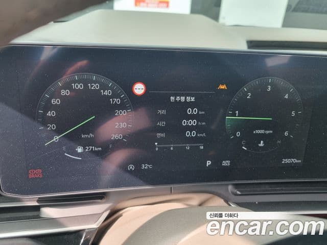 Kia Carnival 2024 — Şəkil 17/20