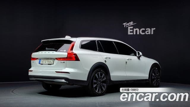Volvo V60 Cross Country 2023 — ფოტო 2/20