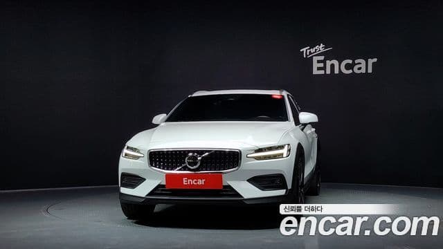 Volvo V60 Cross Country 2023 — ფოტო 3/20