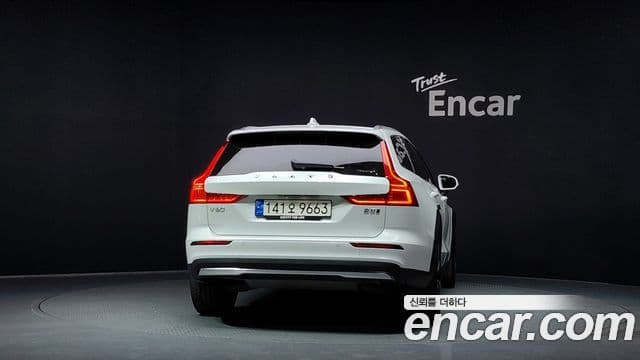 Volvo V60 Cross Country 2023 — ფოტო 4/20