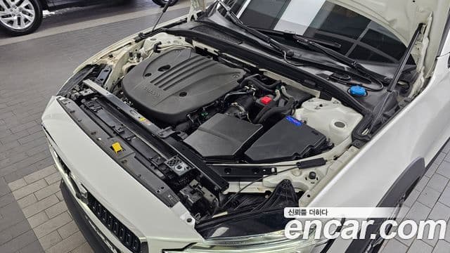Volvo V60 Cross Country 2023 — ფოტო 6/20