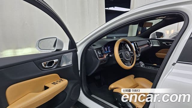 Volvo V60 Cross Country 2023 — ფოტო 10/20