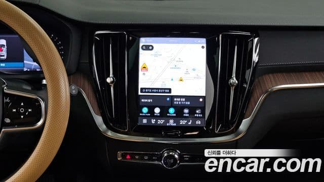 Volvo V60 Cross Country 2023 — ფოტო 14/20