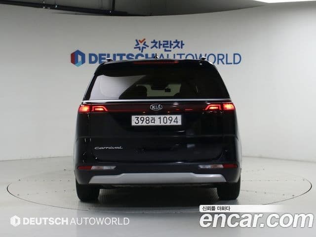 Kia Carnival 2021 — фото 3 из 20