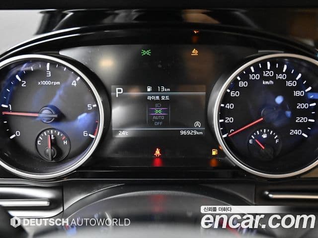 Kia Carnival 2021 — фото 6 из 20