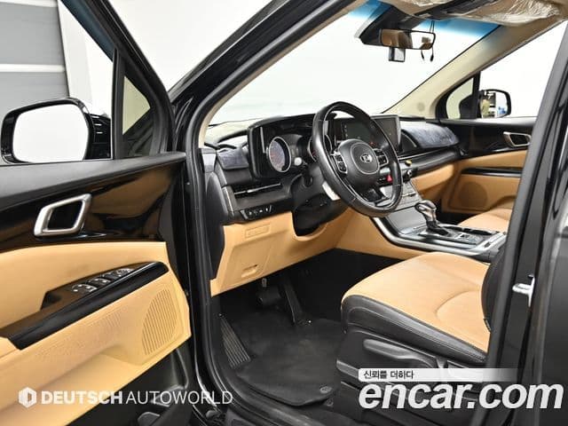 Kia Carnival 2021 — фото 10 из 20