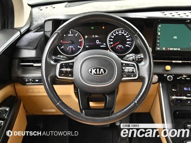 Kia Carnival 2021 — фото 12 из 20