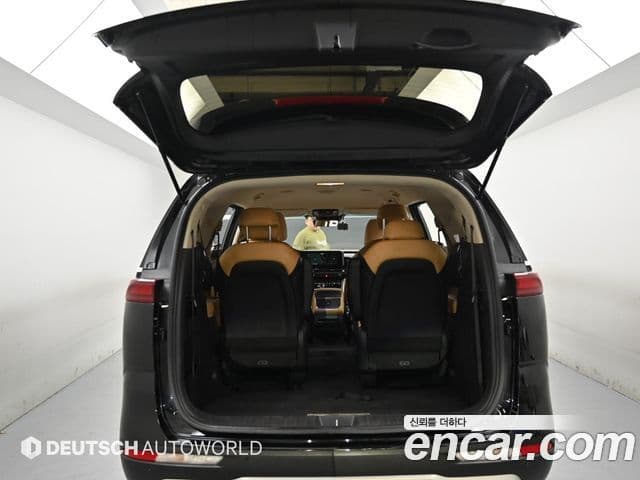 Kia Carnival 2021 — фото 18 из 20