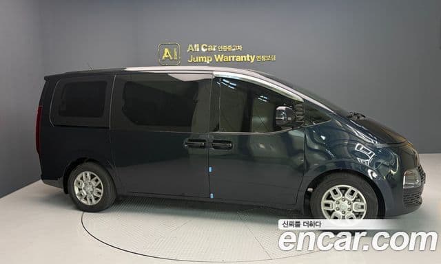 Hyundai Staria 2023 — ფოტო 2/20
