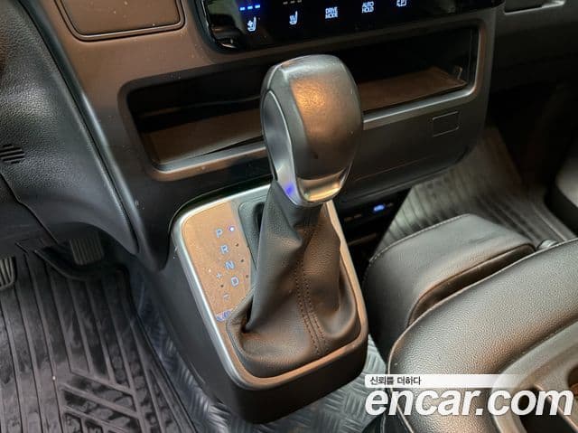 Hyundai Staria 2023 — ფოტო 14/20
