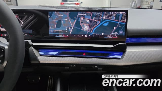 BMW 5 Series 2025 — Фото 18/20