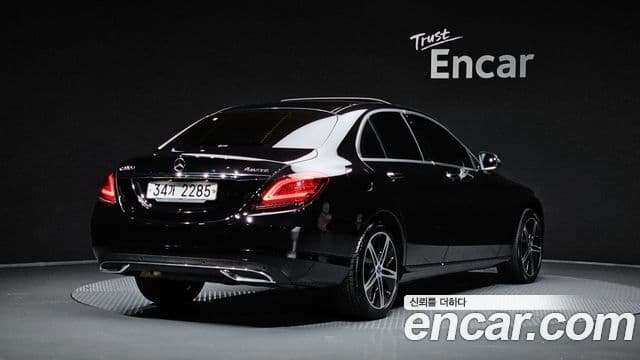 Mercedes-Benz C-Class 2019 — ფოტო 2/20