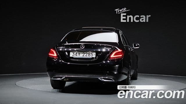 Mercedes-Benz C-Class 2019 — ფოტო 4/20