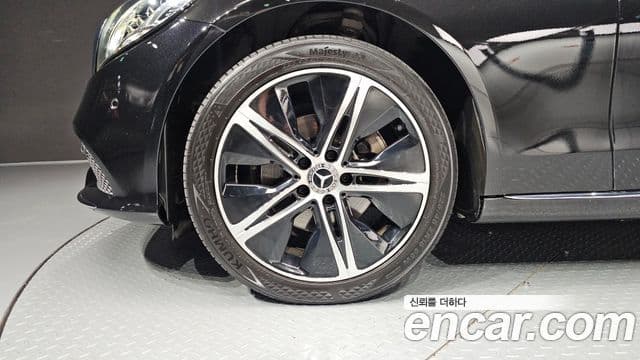 Mercedes-Benz C-Class 2019 — ფოტო 5/20