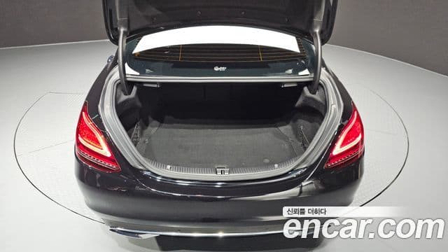 Mercedes-Benz C-Class 2019 — ფოტო 20/20